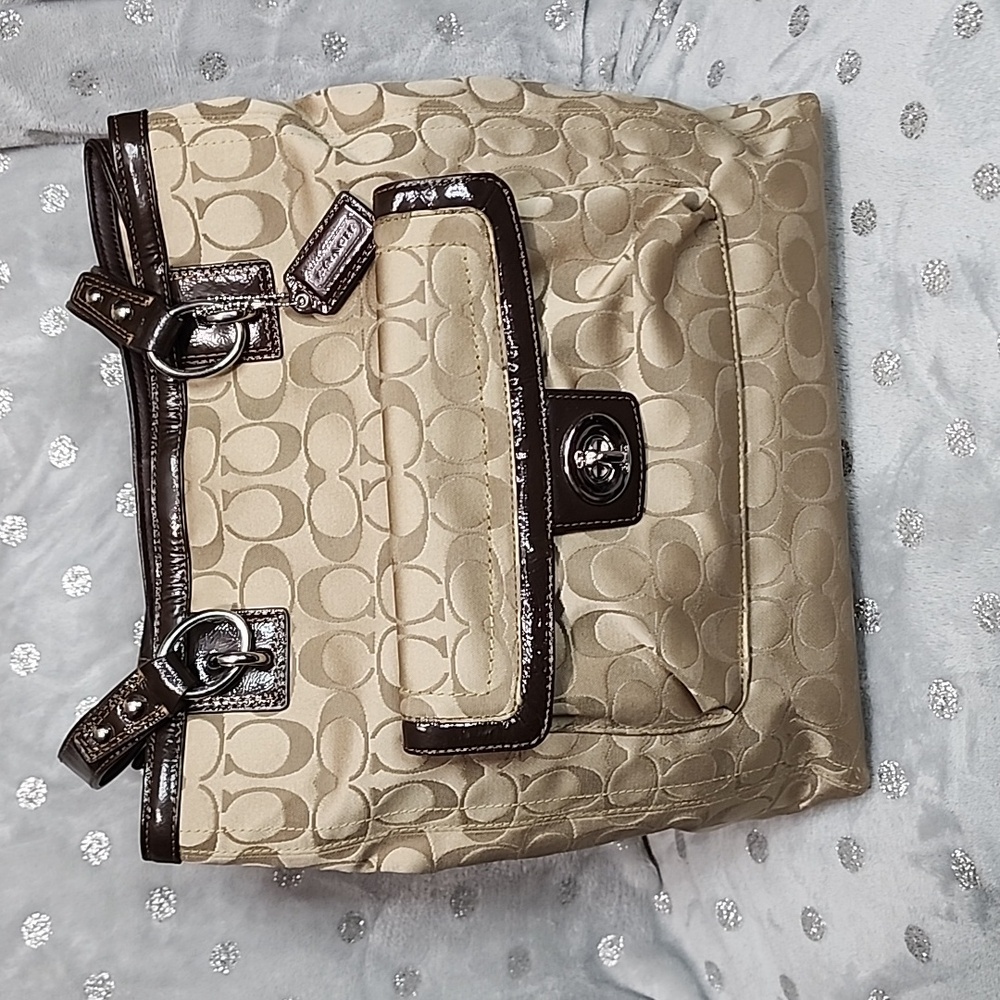 Coach 2012 Penelope Signature Tote bag. - Picture 1 of 5